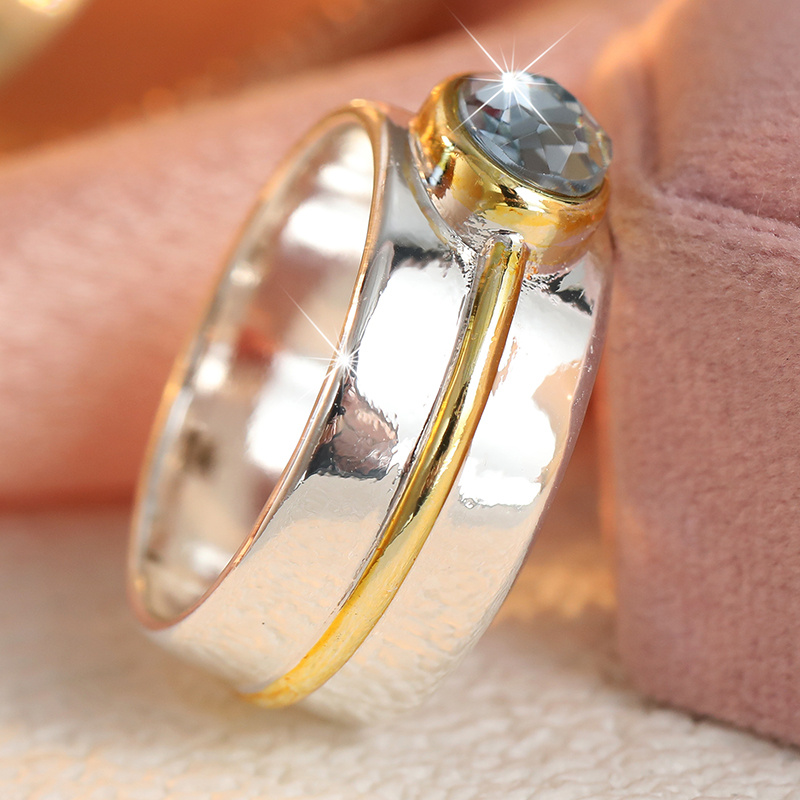Women's Retro Two-Tone Wide-Edge Ring with Blue Synthetic Zirconia
